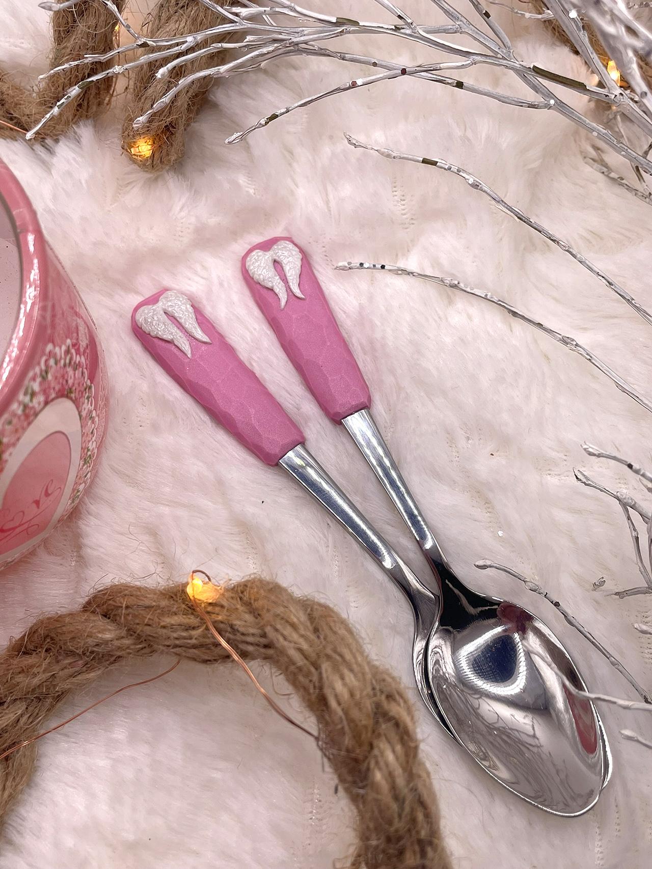 Zdobená lžička s křídly