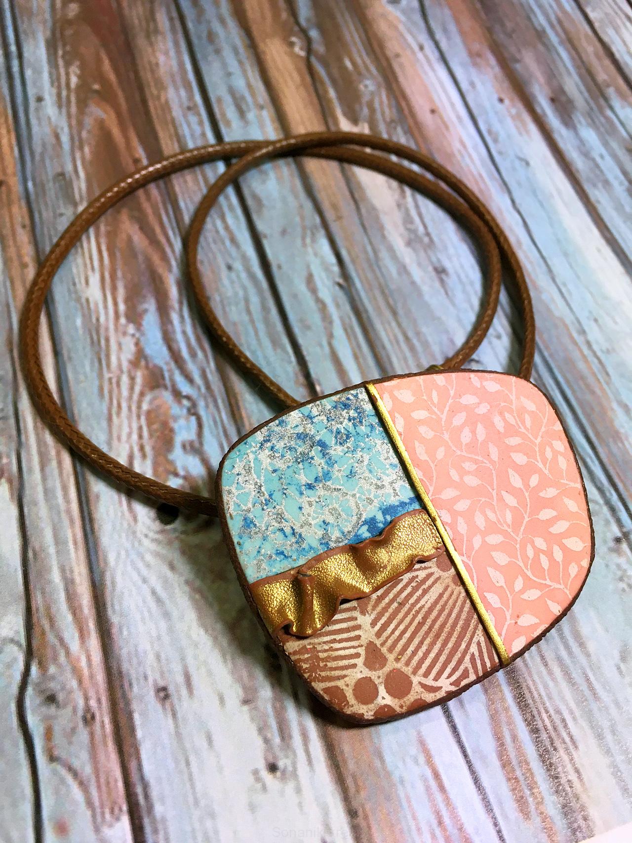 Náhrdelník "Sešívaný II"