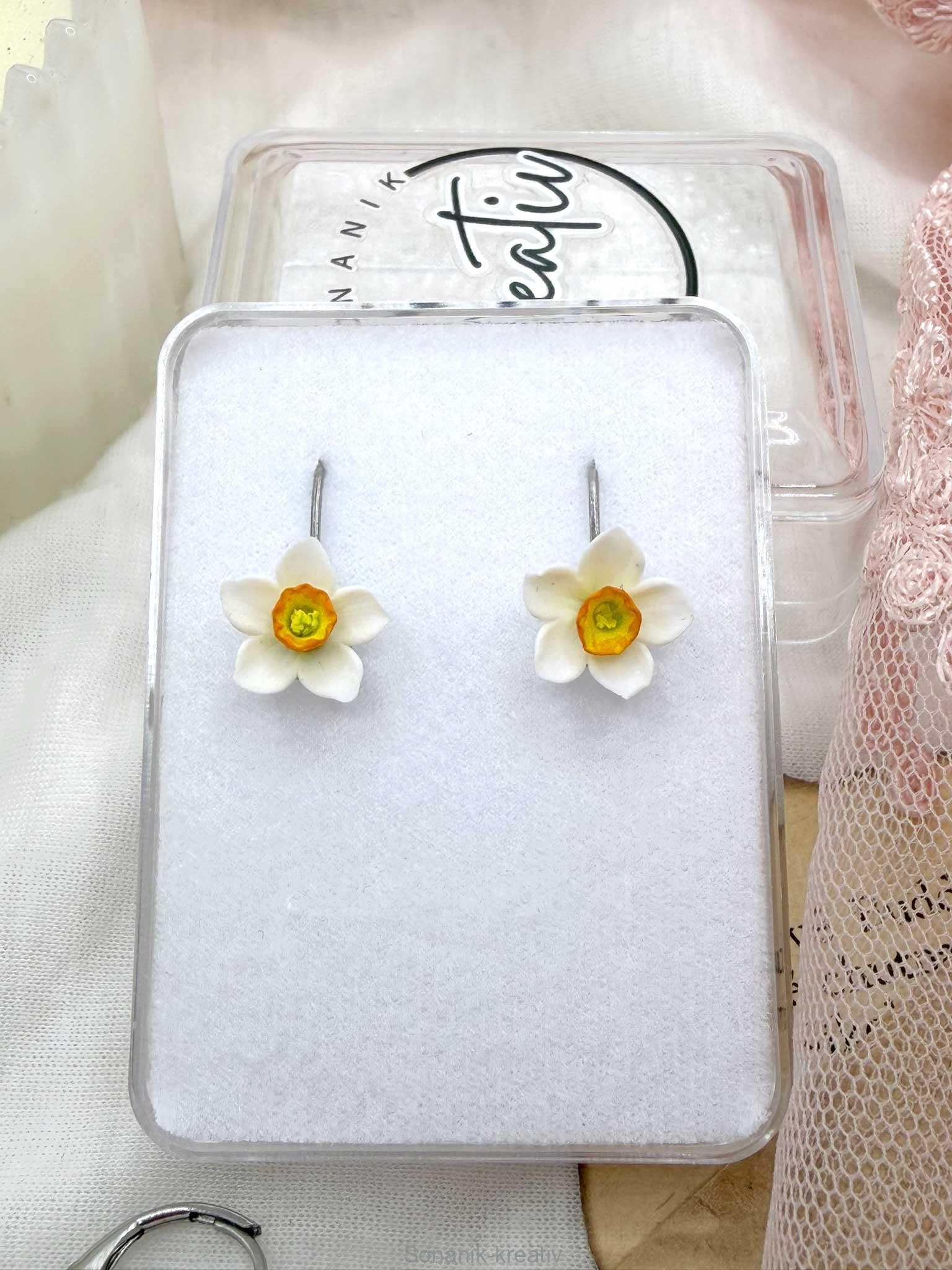 Náušnice Narcisky bílé visací