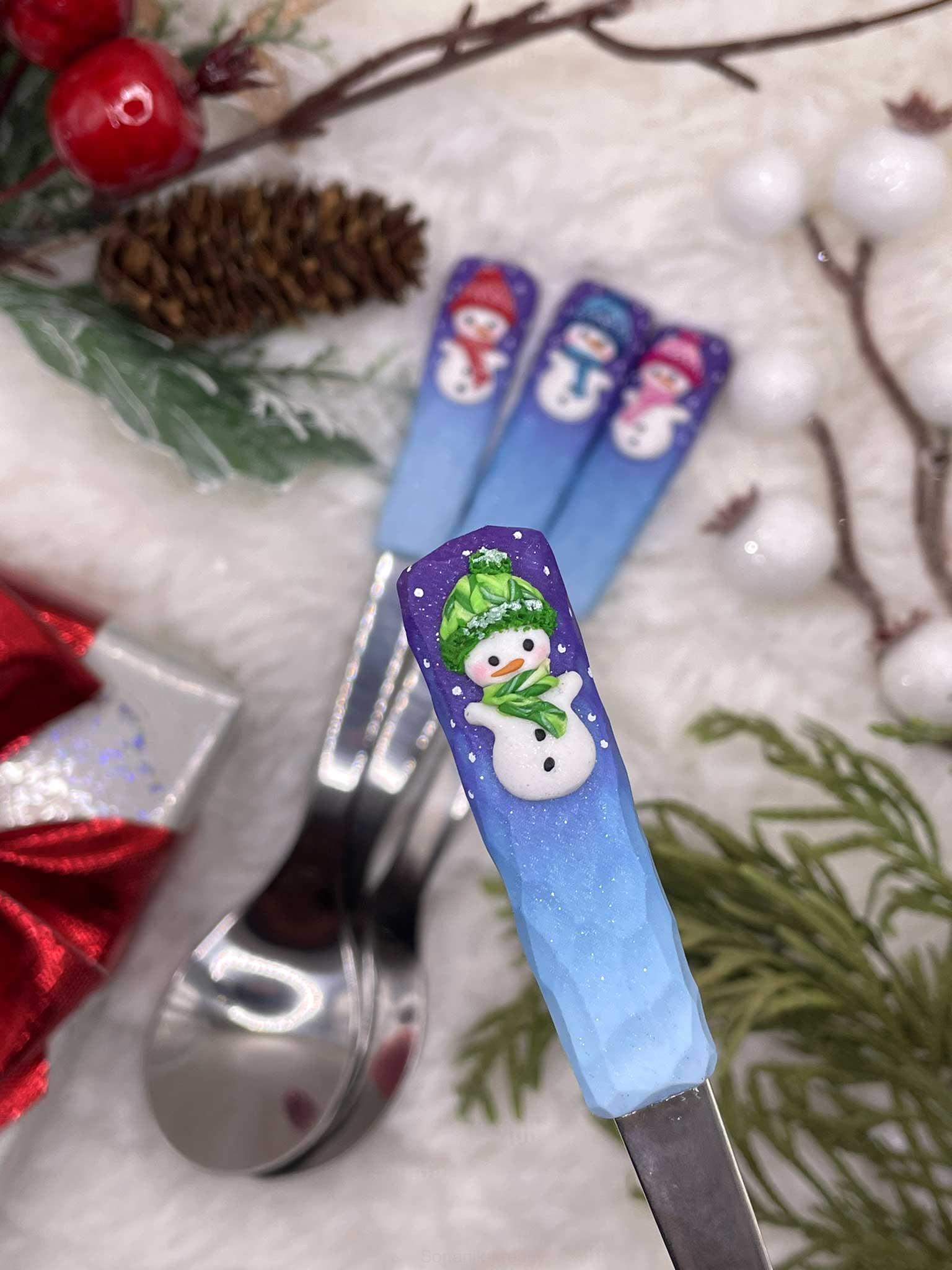 Zdobená lžička se sněhulákem