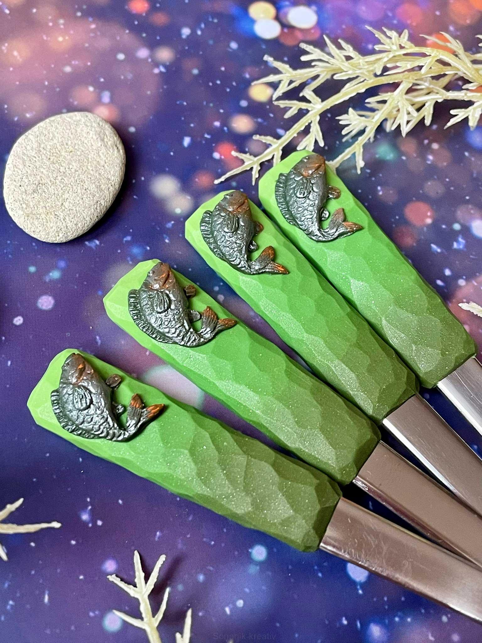 Zdobená lžička s kaprem2