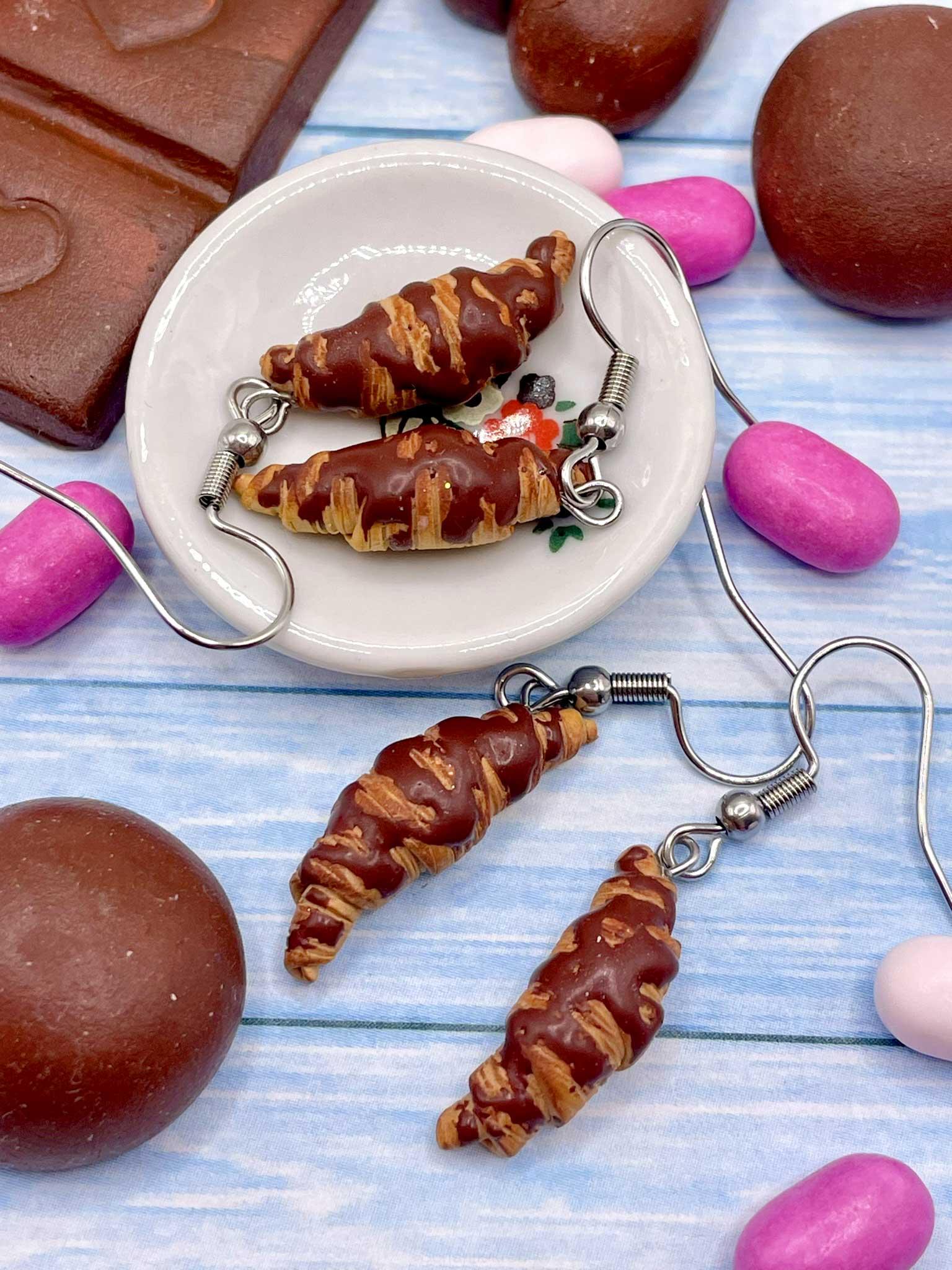 Náušnice Croissant čokoládový visací