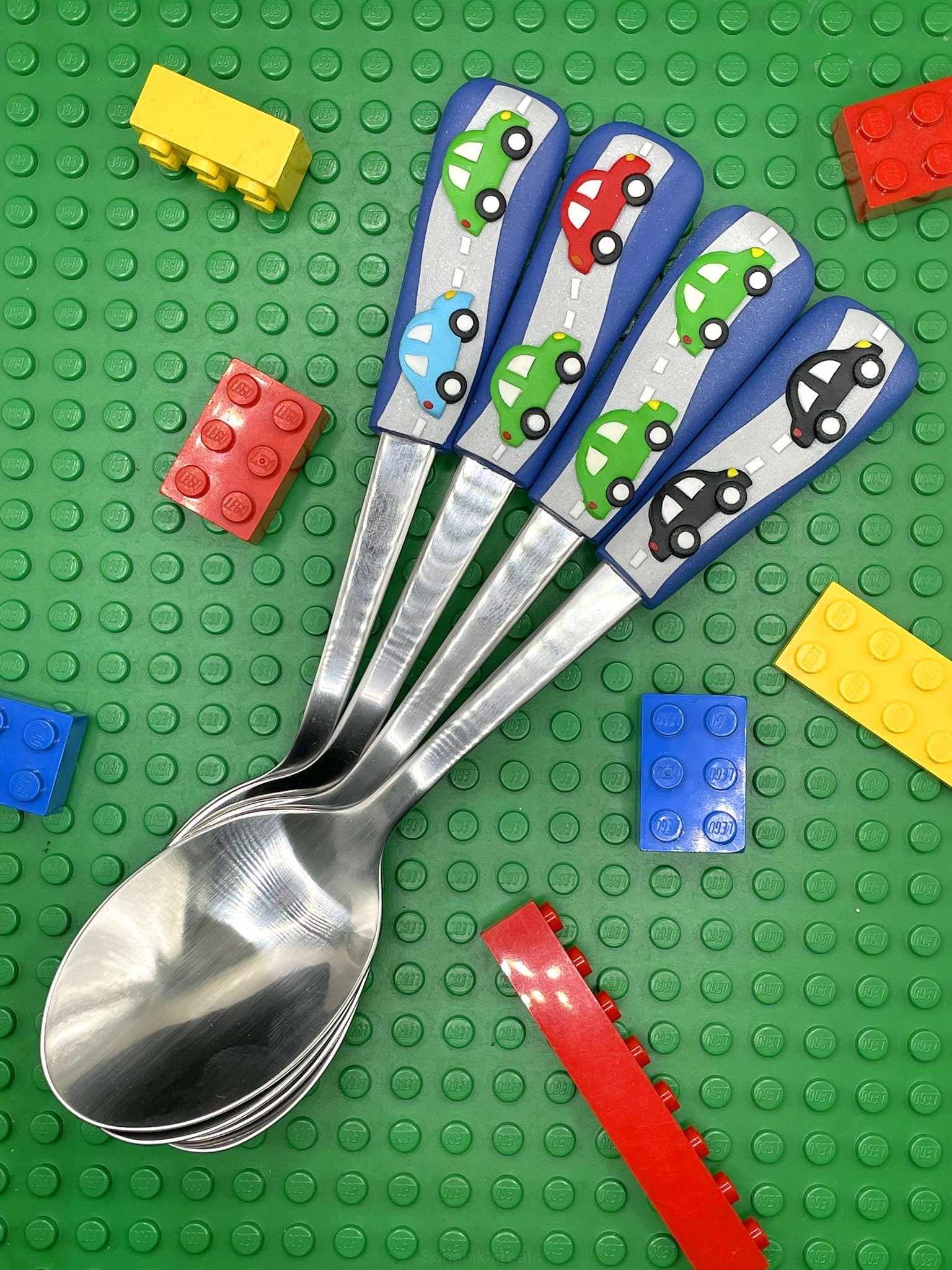 Zdobená polévková lžíce s auty