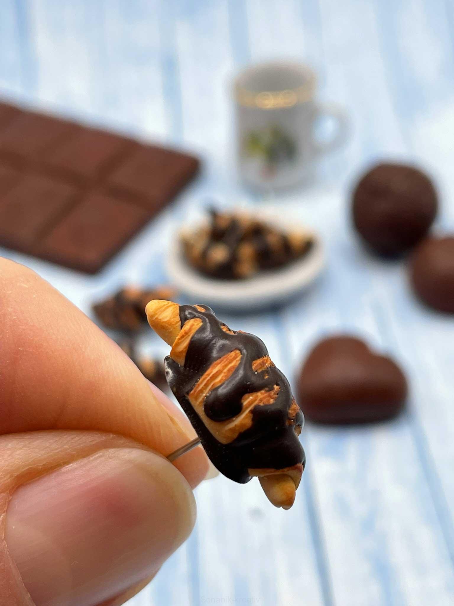 Náušnice Croissant čokoládový napichovací