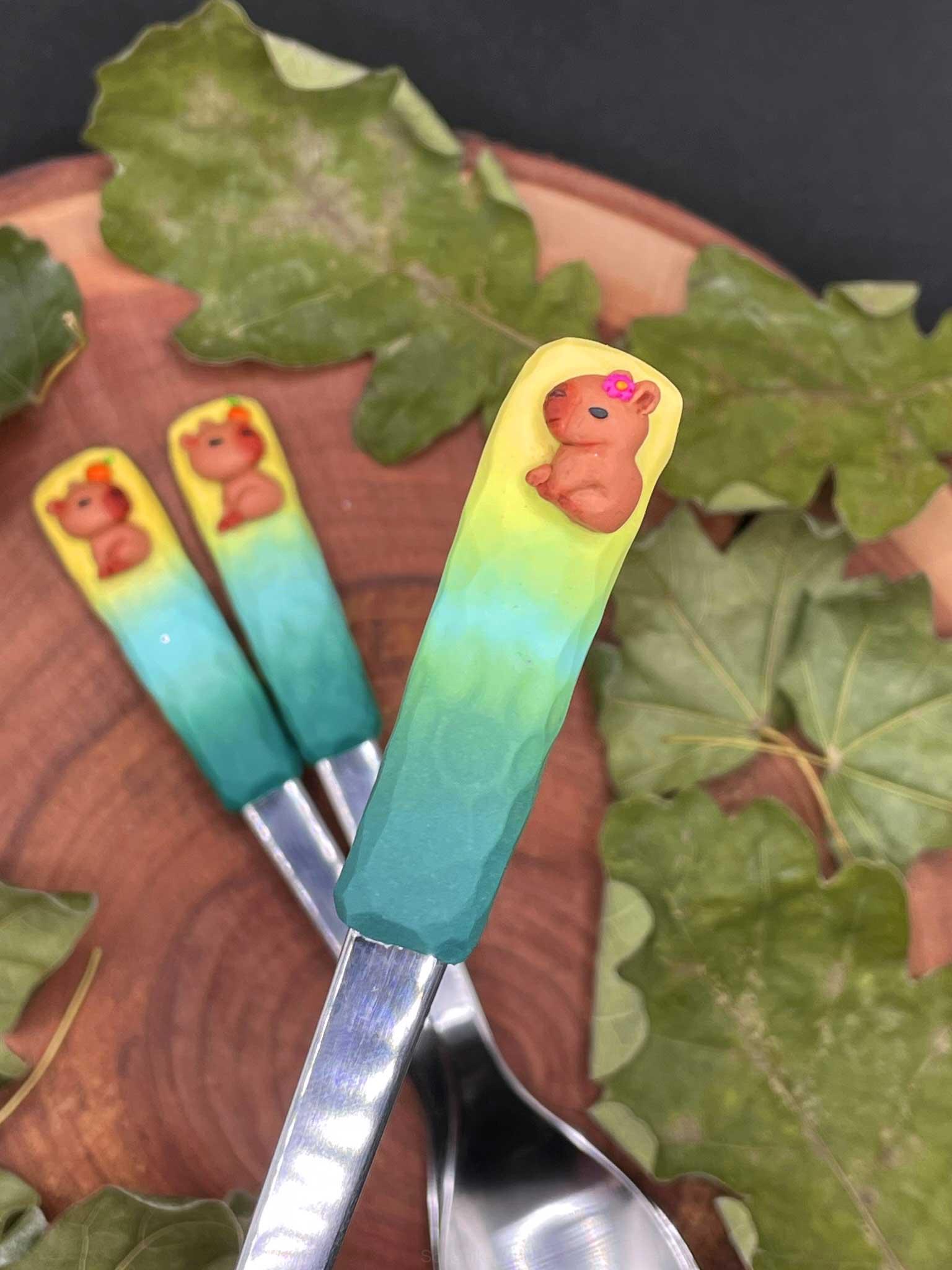 Zdobená lžička s kapybarou