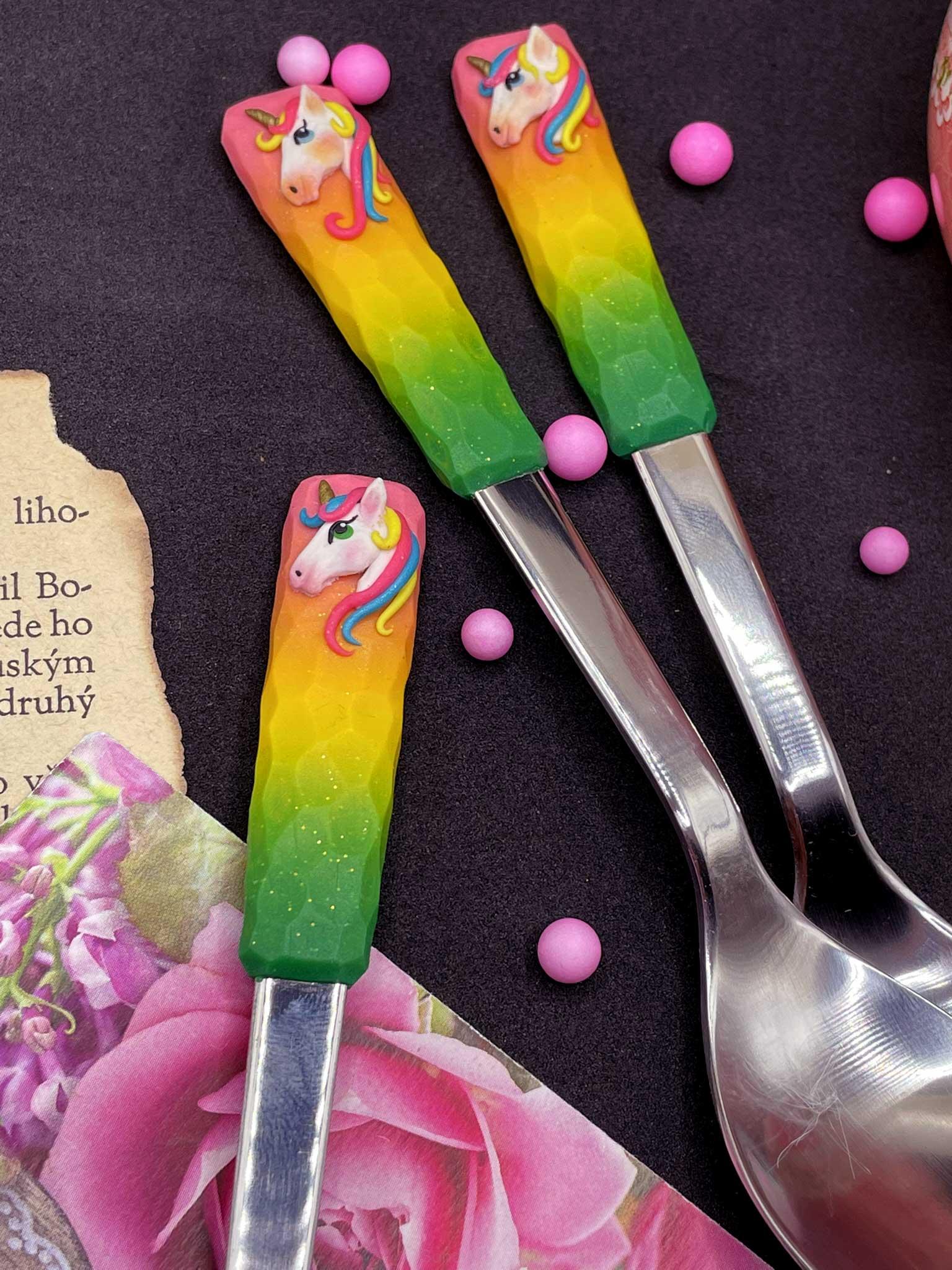 Zdobená lžička s jednorožcem