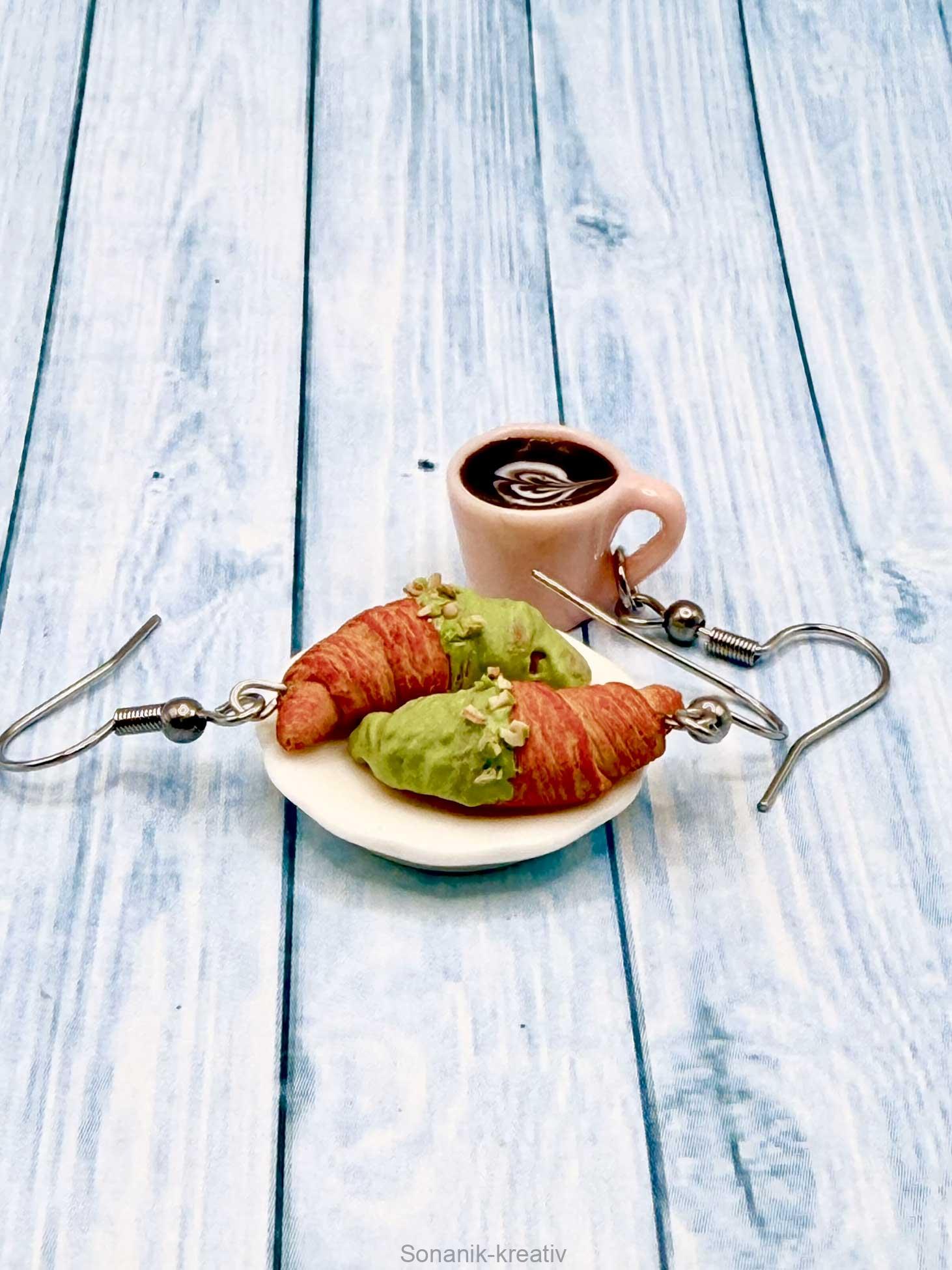 Náušnice visací Croissant pistáciový a káva