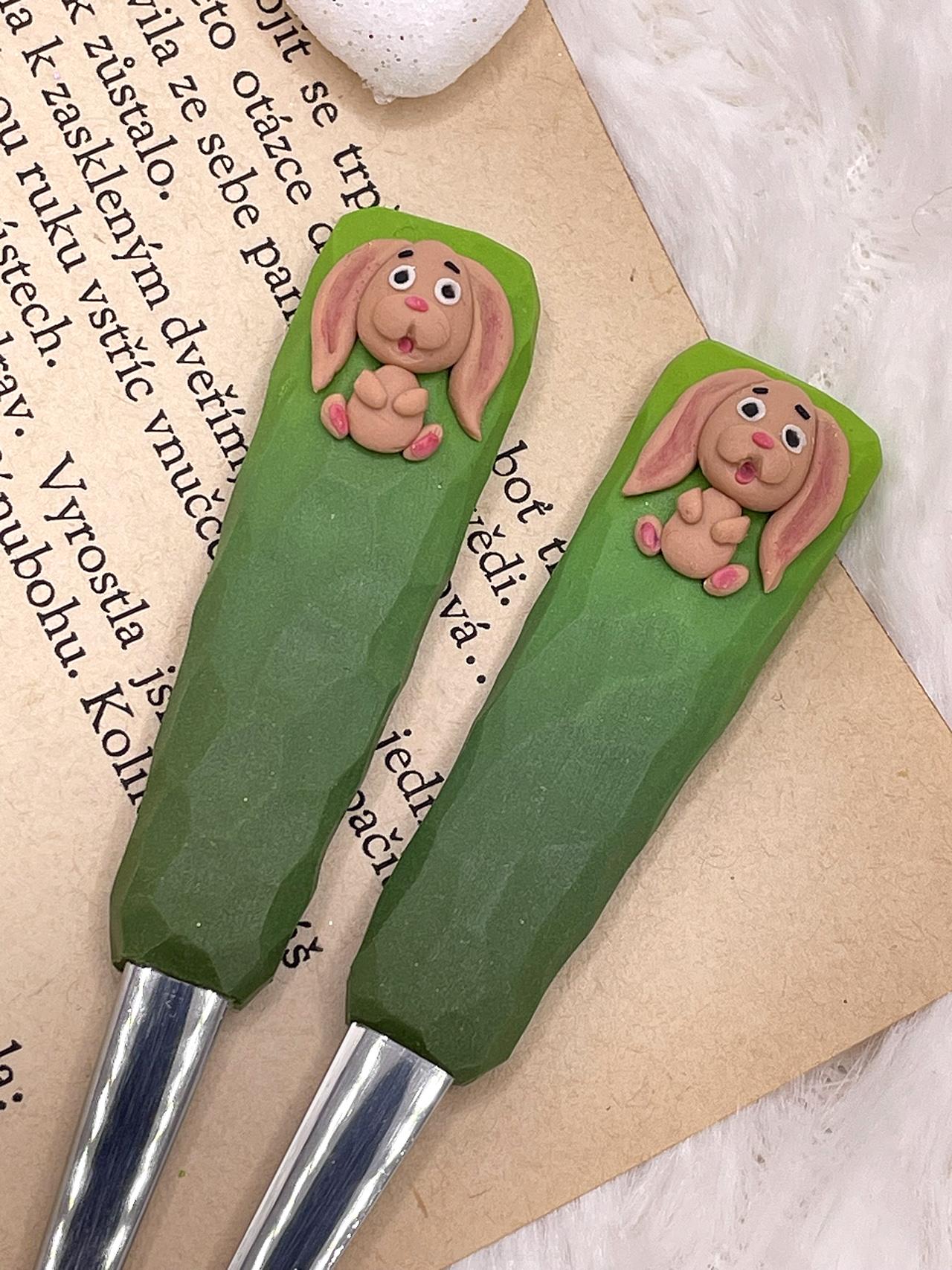 Zdobená lžička se zajíčkem