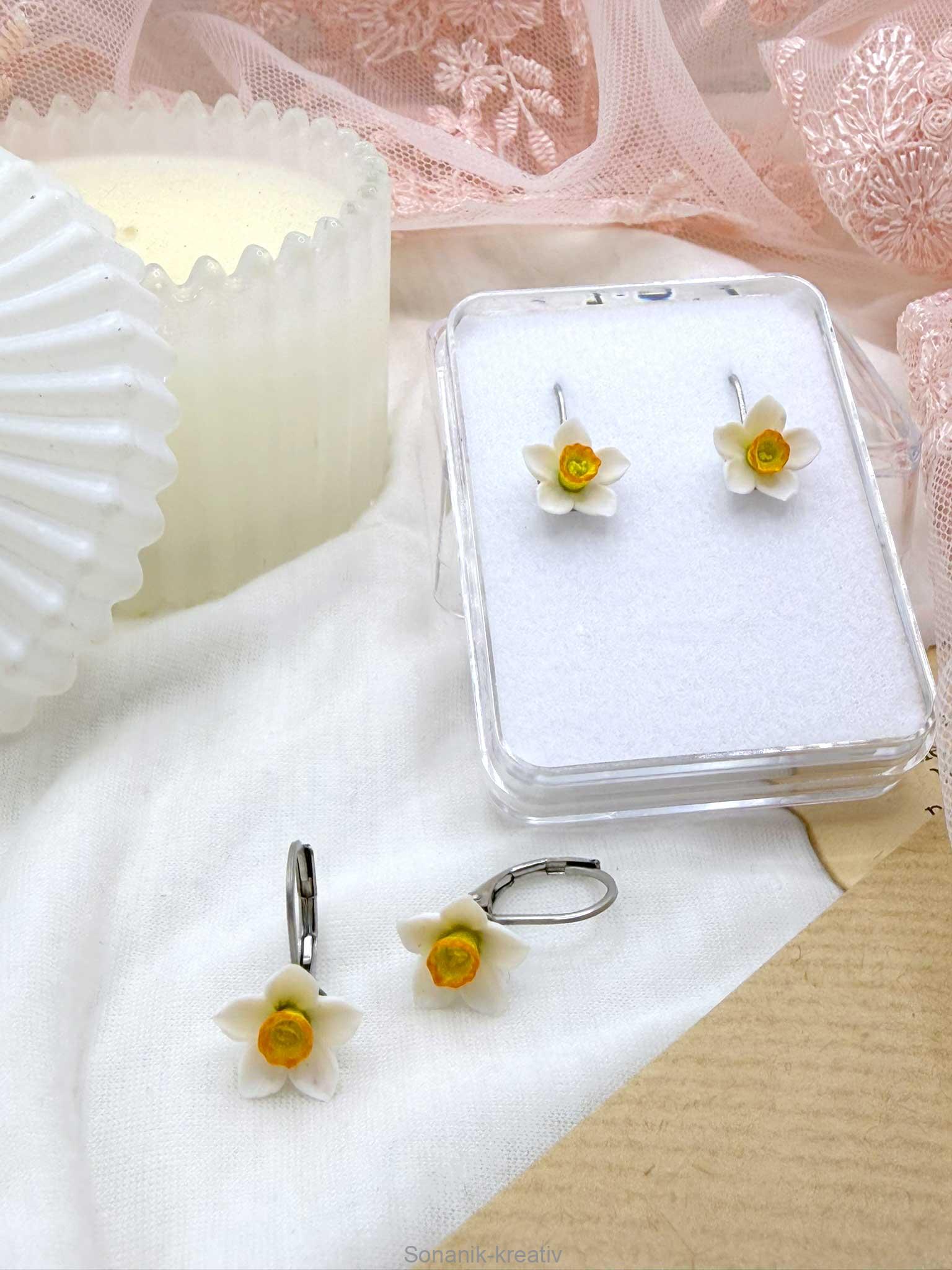 Náušnice Narcisky bílé visací