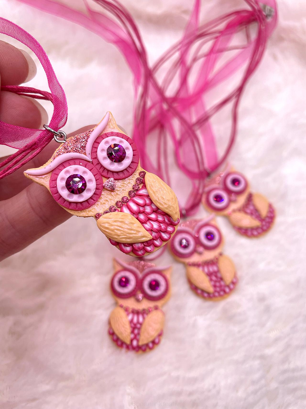 Přívěsek sovička růžová
