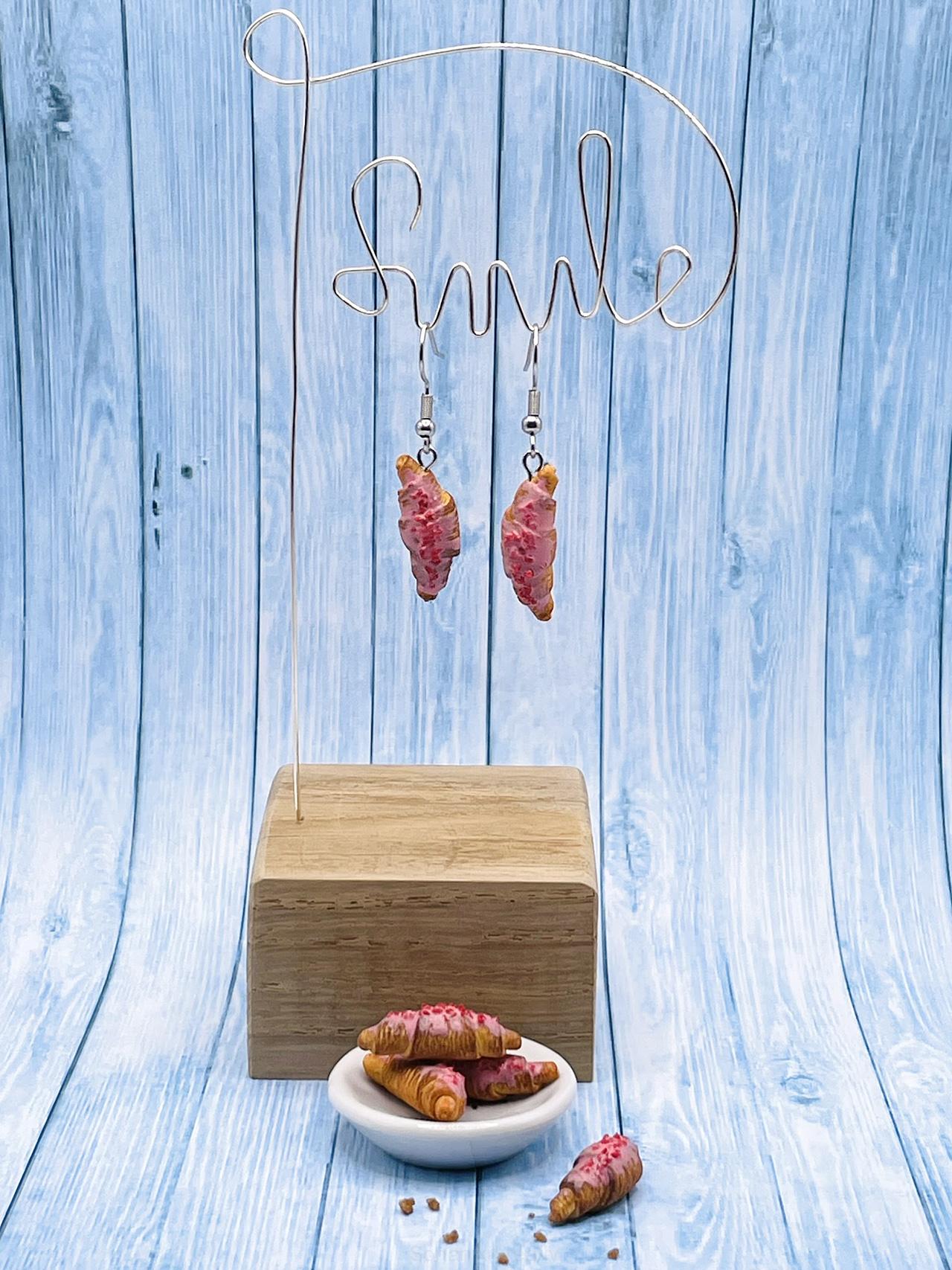 Náušnice Croissant jahodový visací