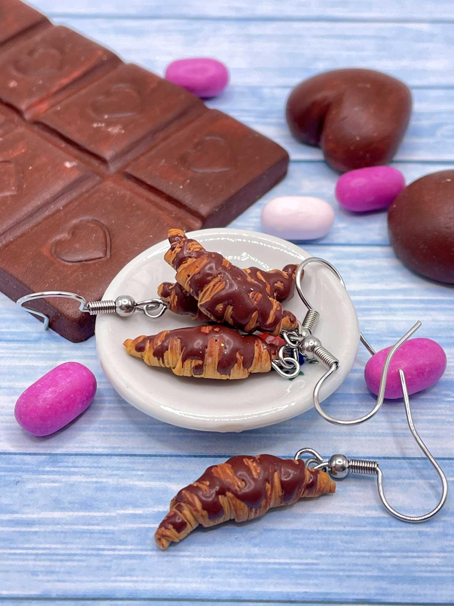 Náušnice Croissant čokoládový visací