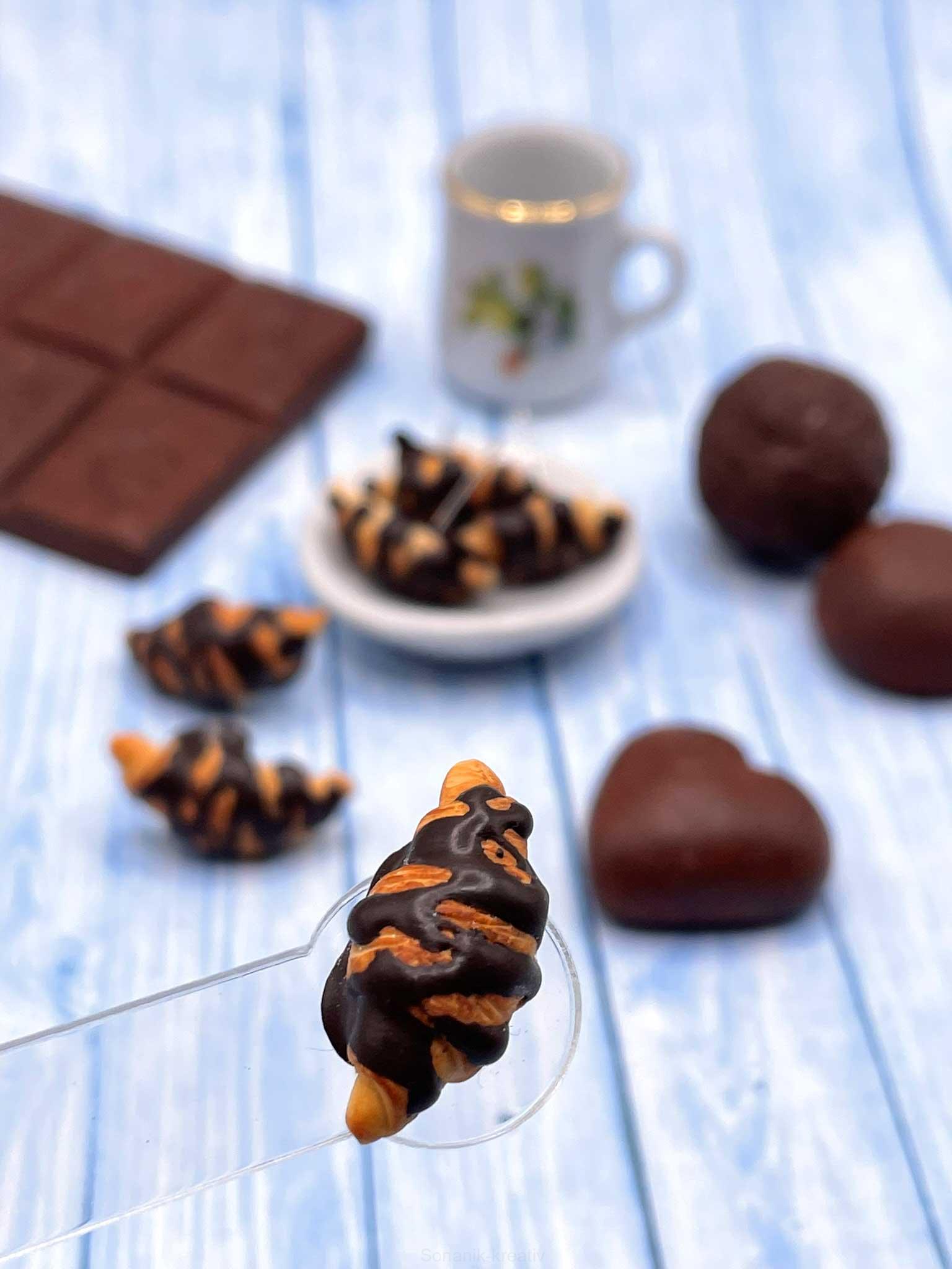 Náušnice Croissant čokoládový napichovací