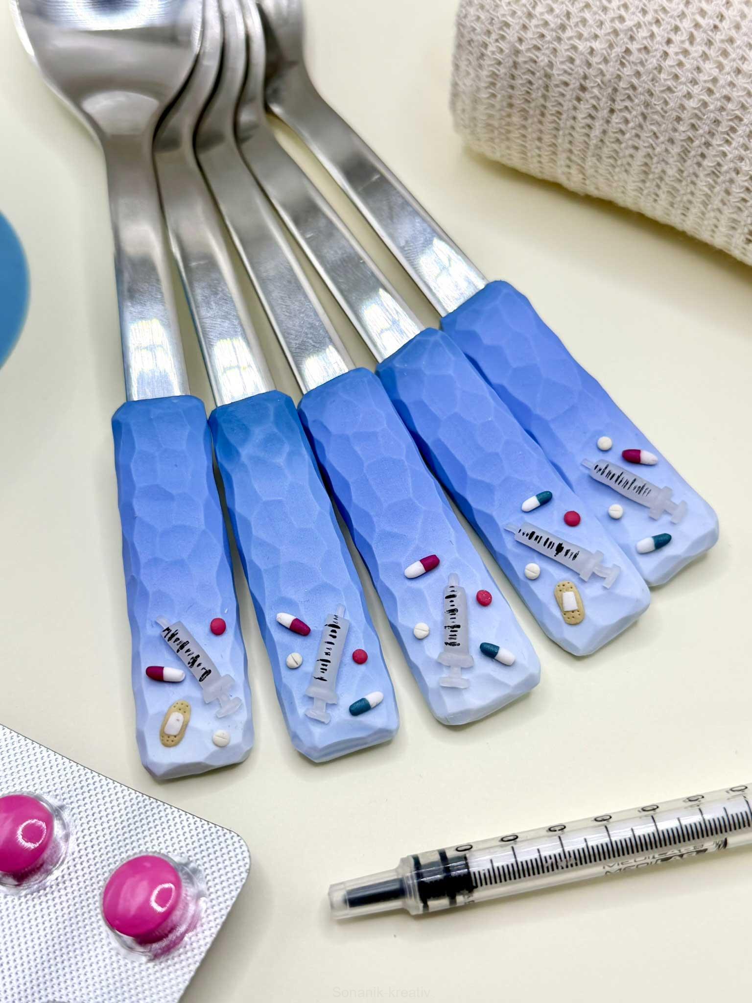 Zdobená lžička pro zdravotníky