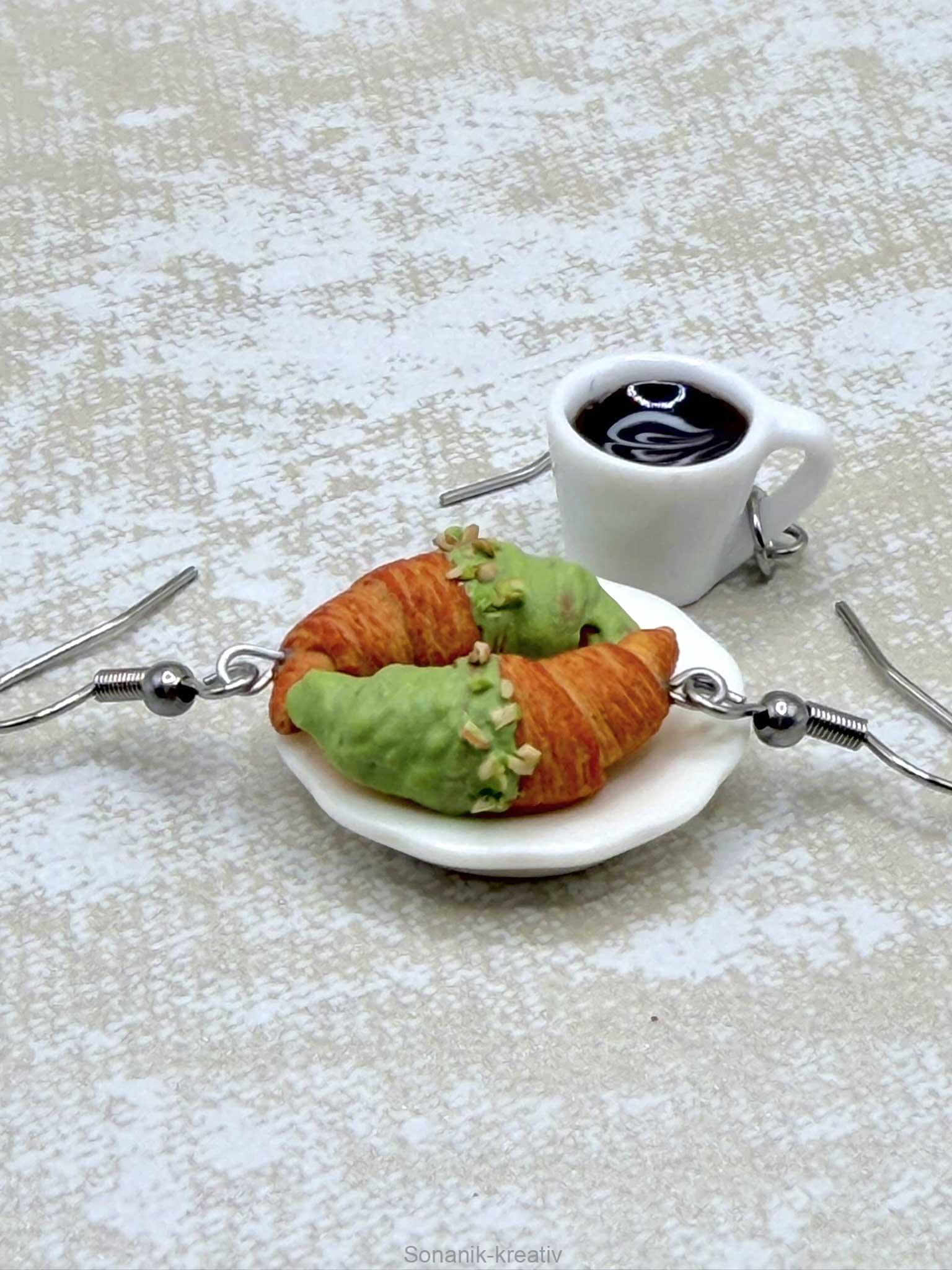 Náušnice visací Croissant pistáciový a káva