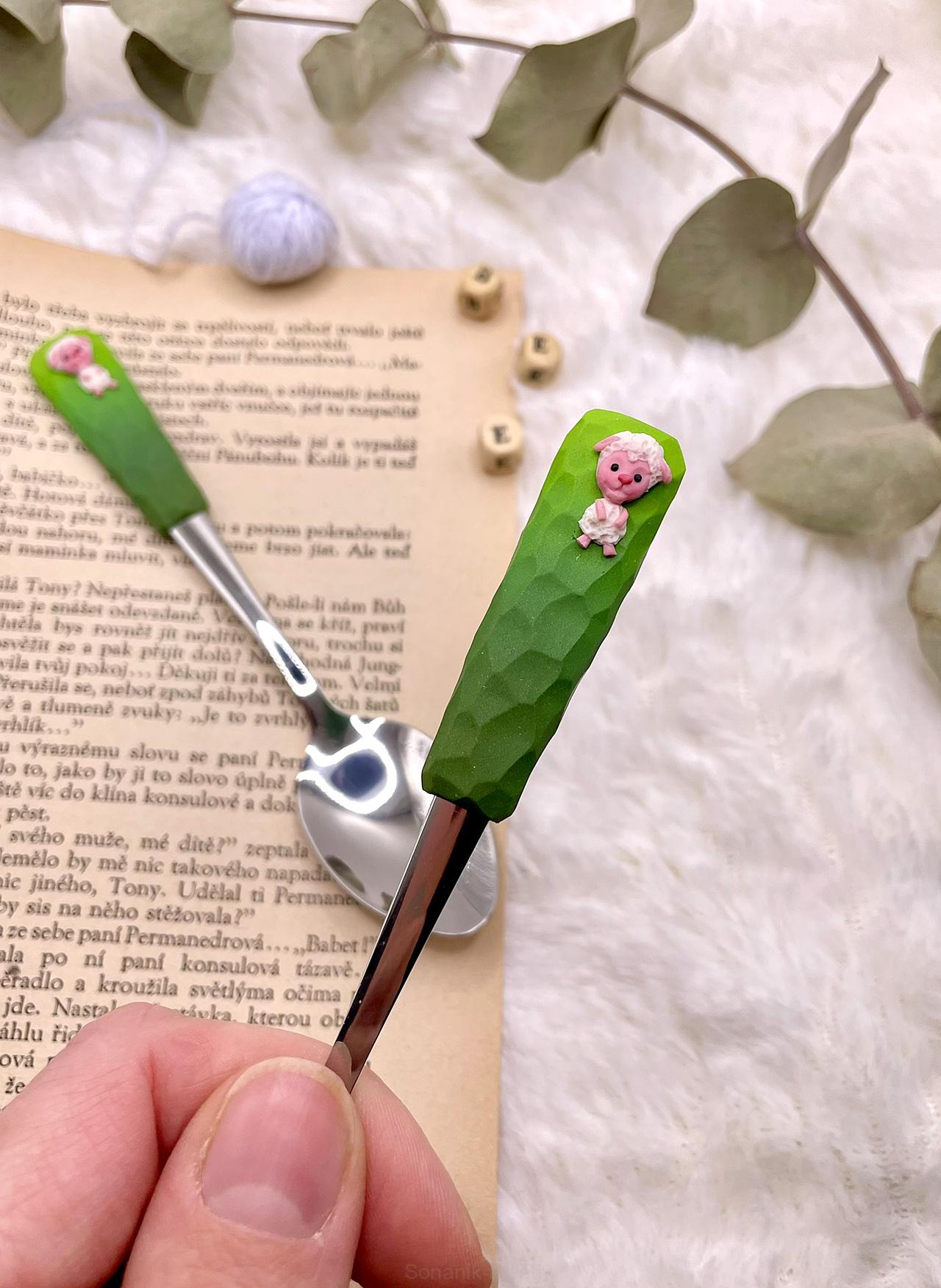 Zdobená lžička s ovečkou