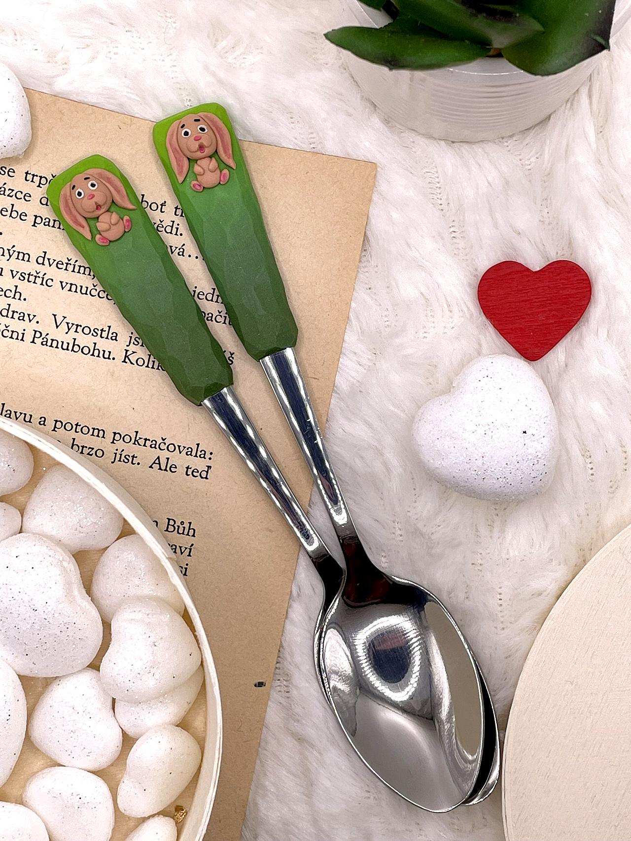 Zdobená lžička se zajíčkem