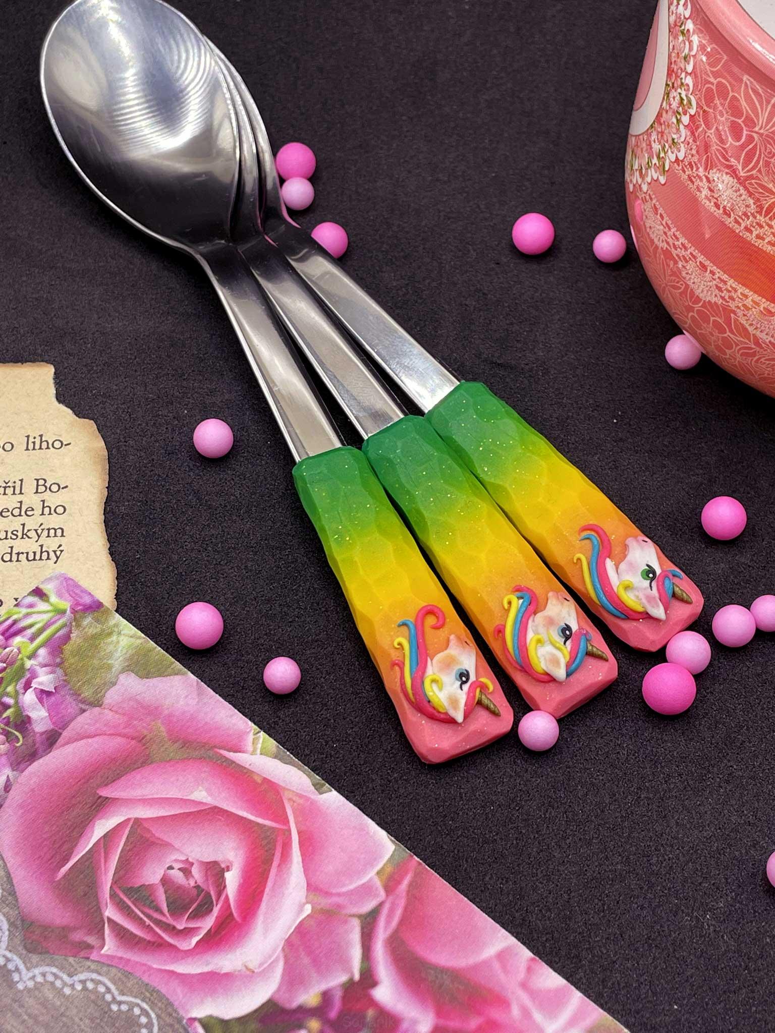 Zdobená lžička s jednorožcem