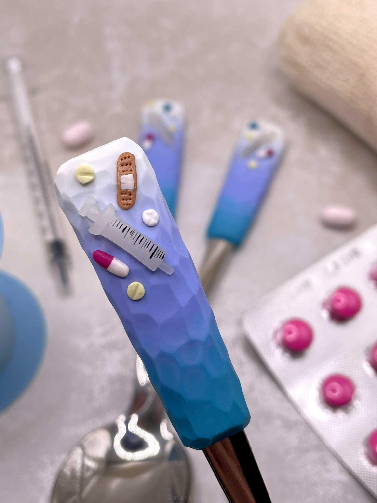 Zdobená lžička pro zdravotníky