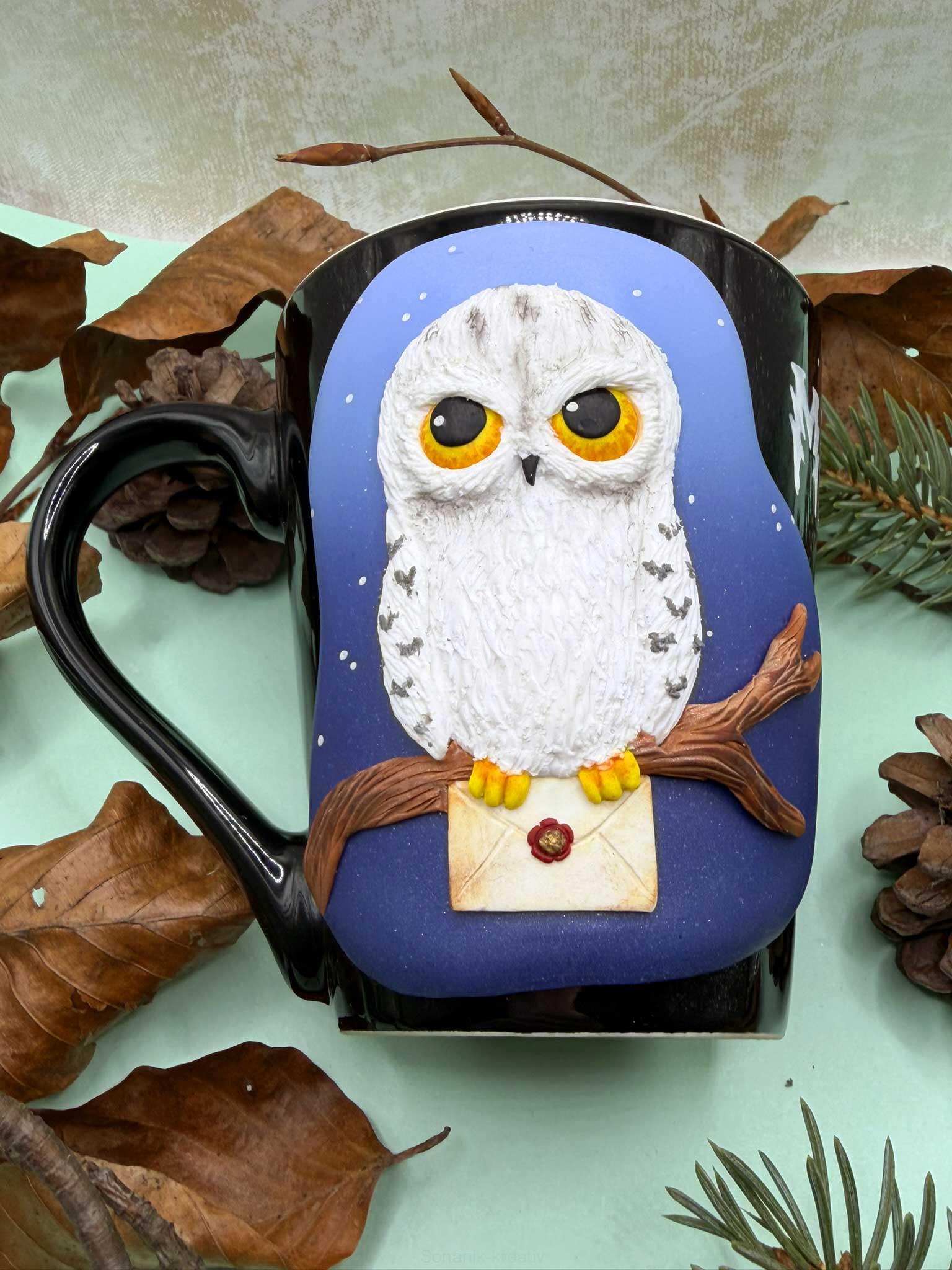 Zdobený hrnek se sovou