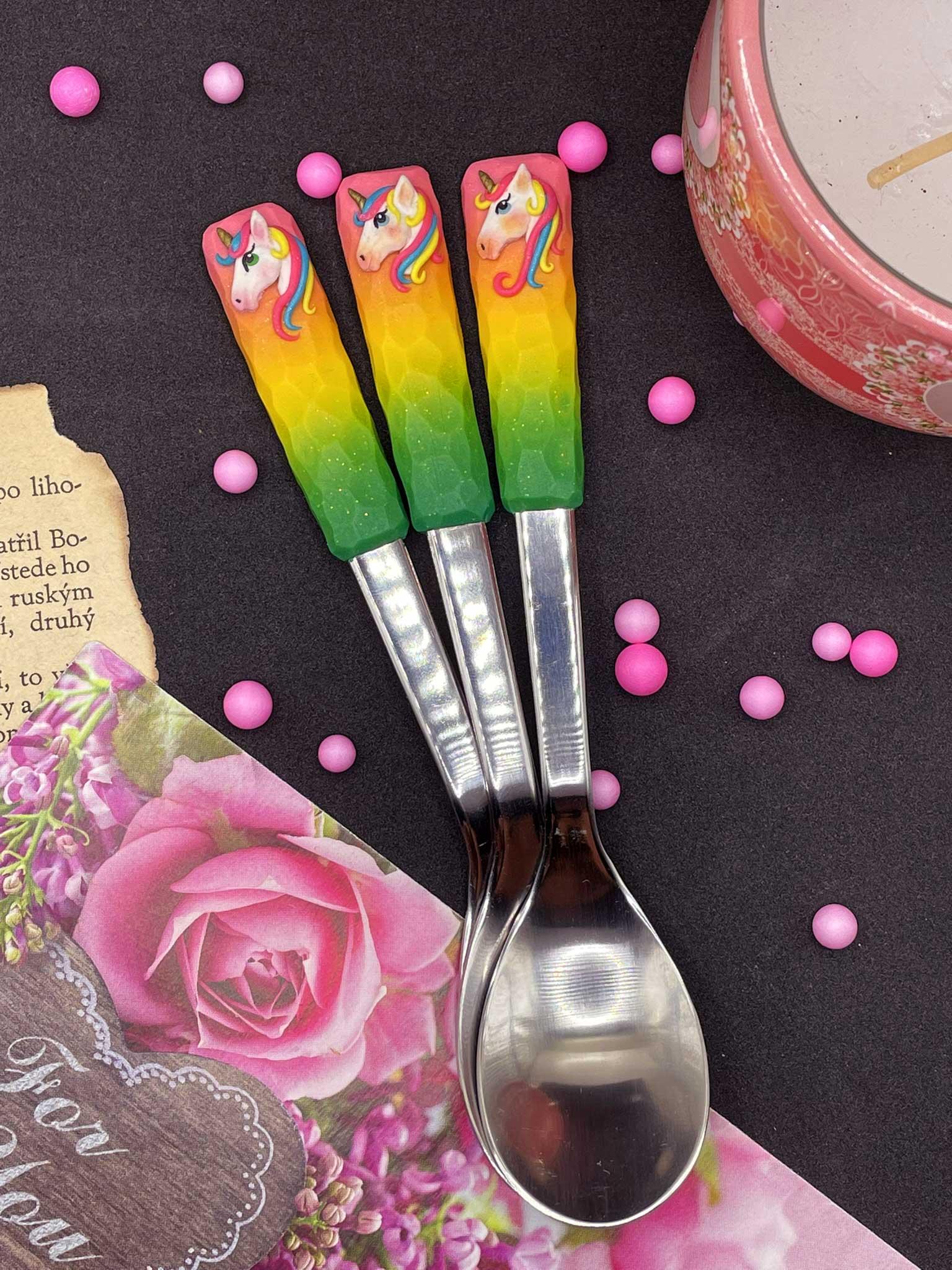 Zdobená lžička s jednorožcem