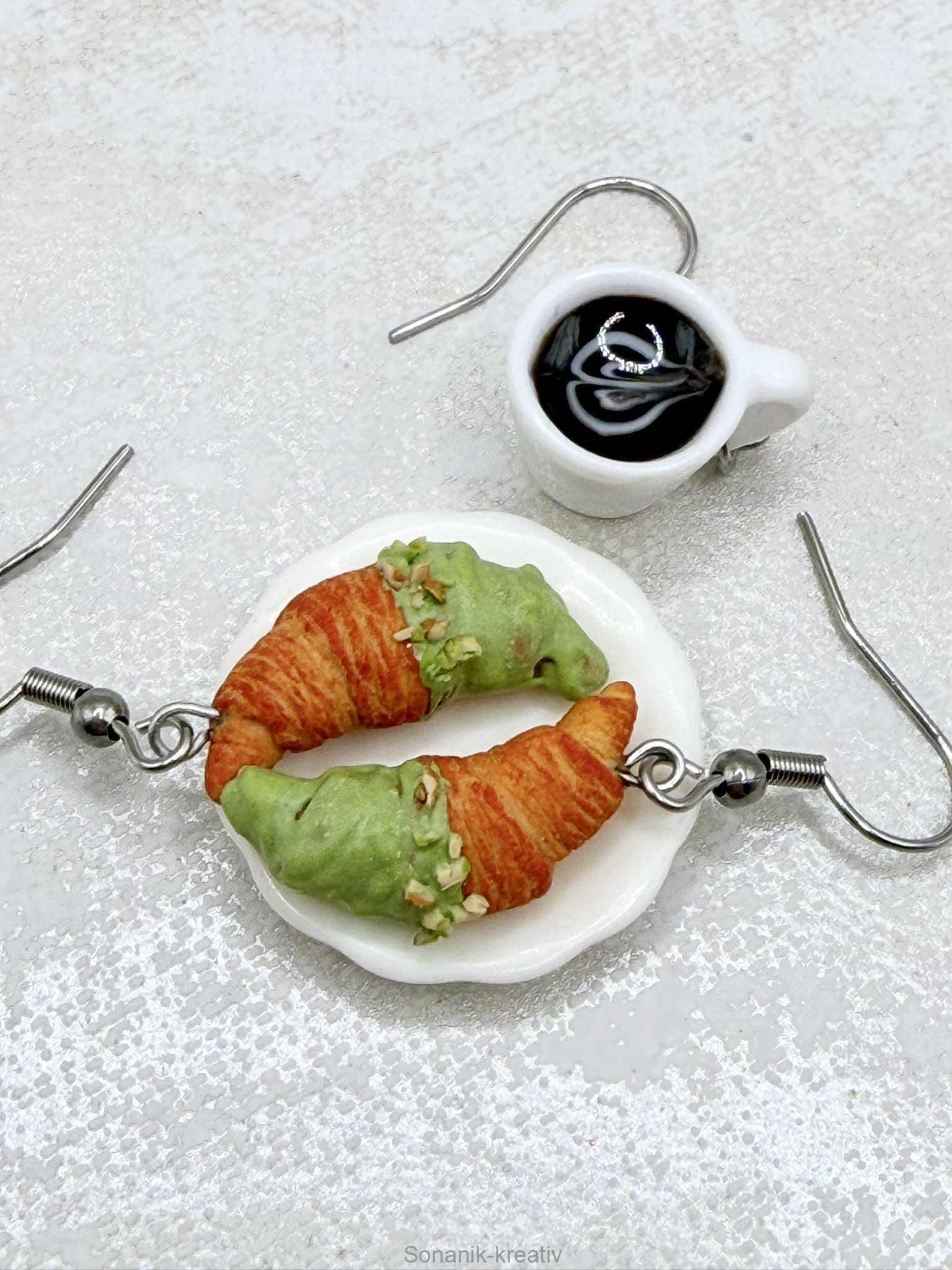 Náušnice visací Croissant pistáciový a káva