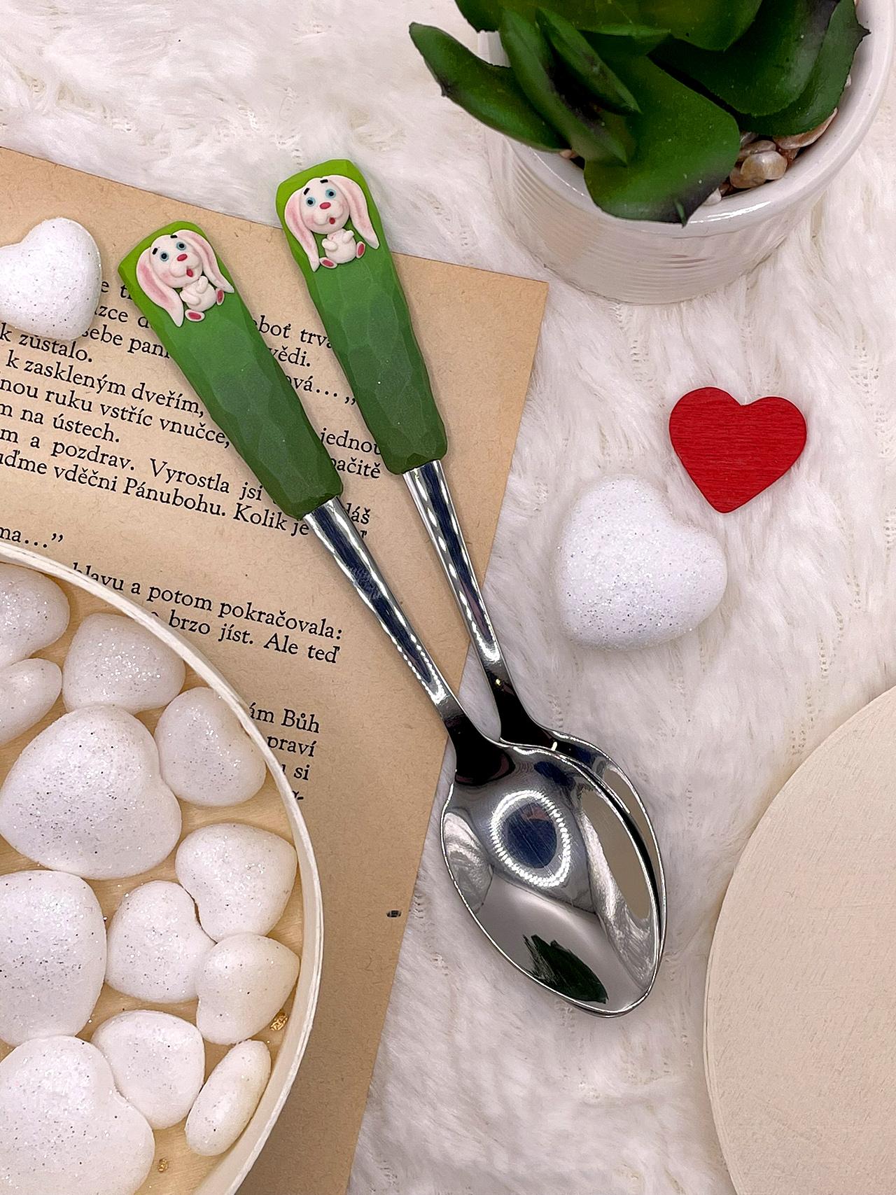 Zdobená lžička se zajíčkem