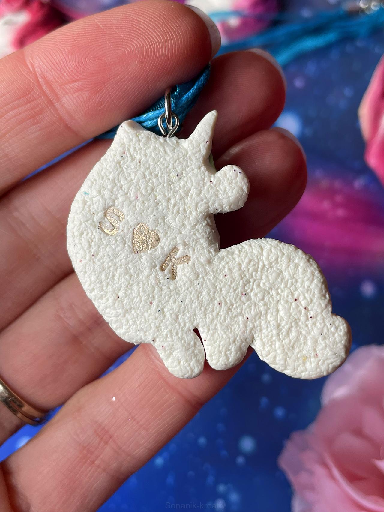 Přívěsek jednorožec