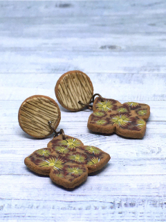 Náušnice s hnědými květy