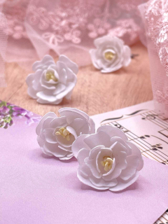 Náušnice Bílé květy - puzety