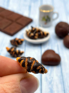 Náušnice Croissant čokoládový napichovací