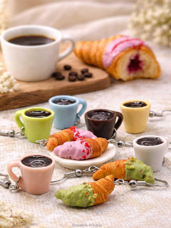 Náušnice visací Croissant malinový a káva